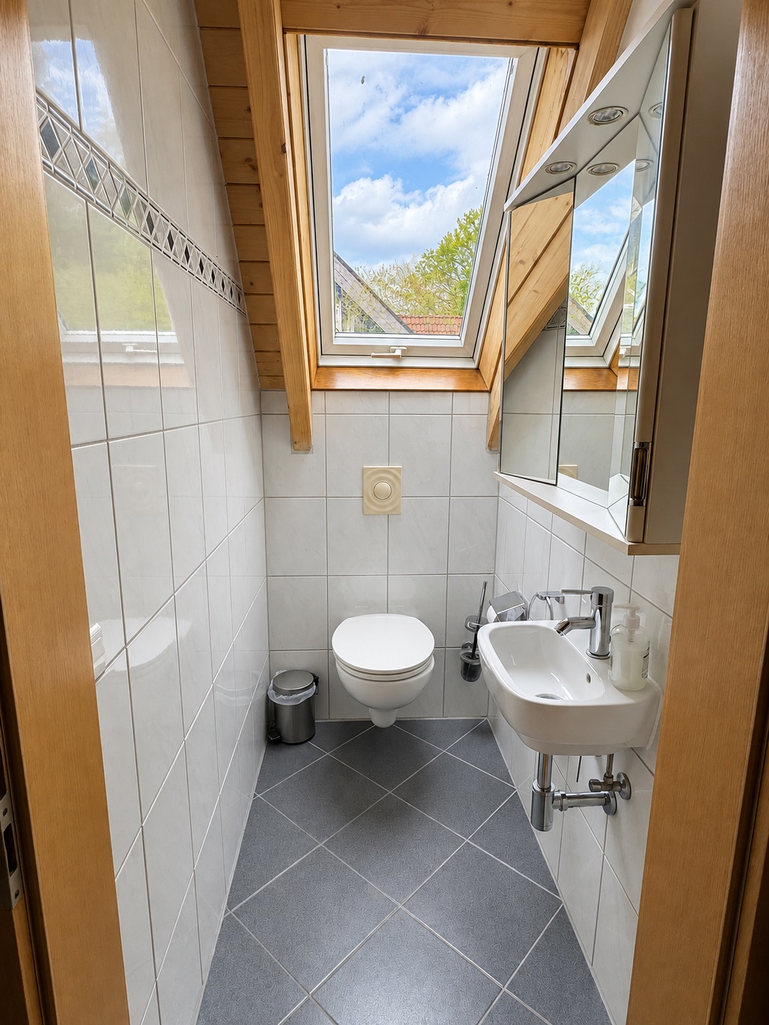 Separates Gäste-WC im 3-Zimmer-Apartment